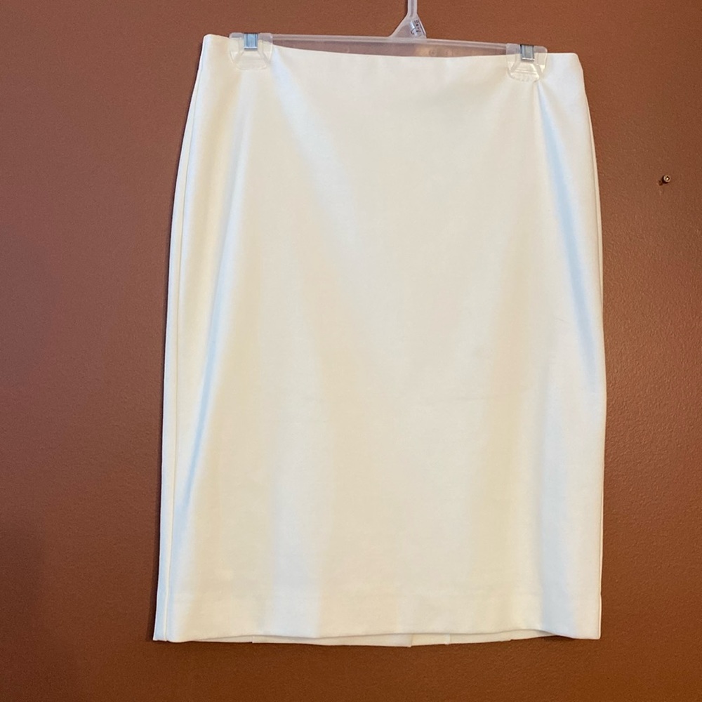 Le Château skirt in size size 5/6 fully lined beautiful white color.
